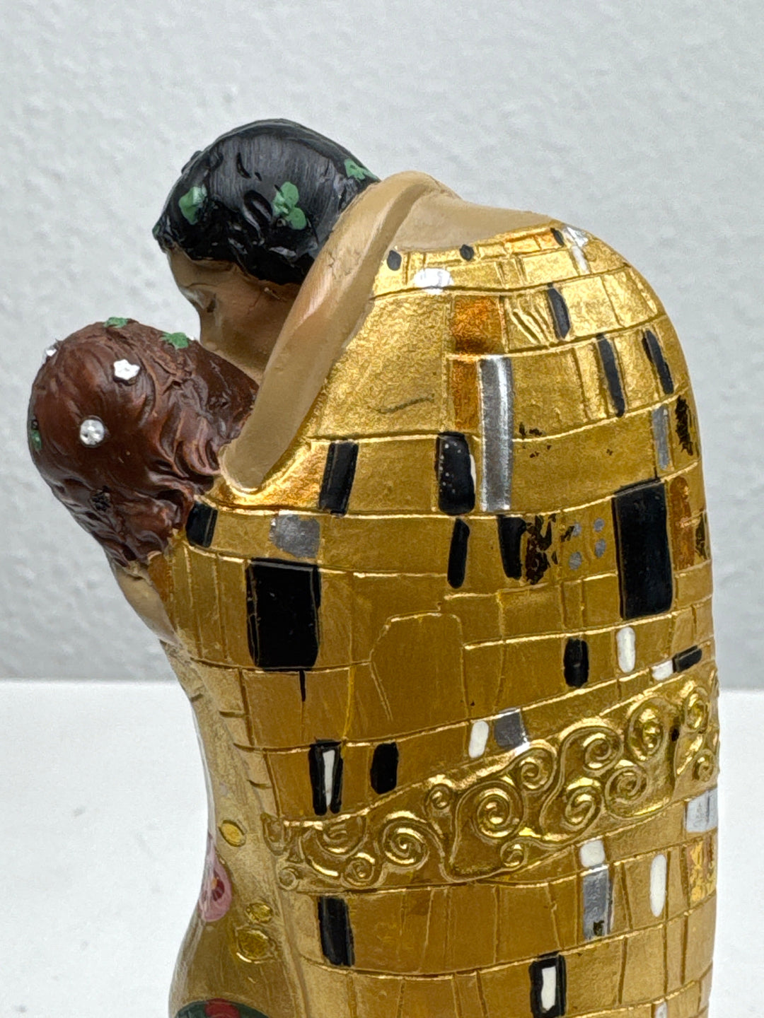 Liebes Skulptur – Der Kuss von Klimt (Klein, Liebespaar Statue)
