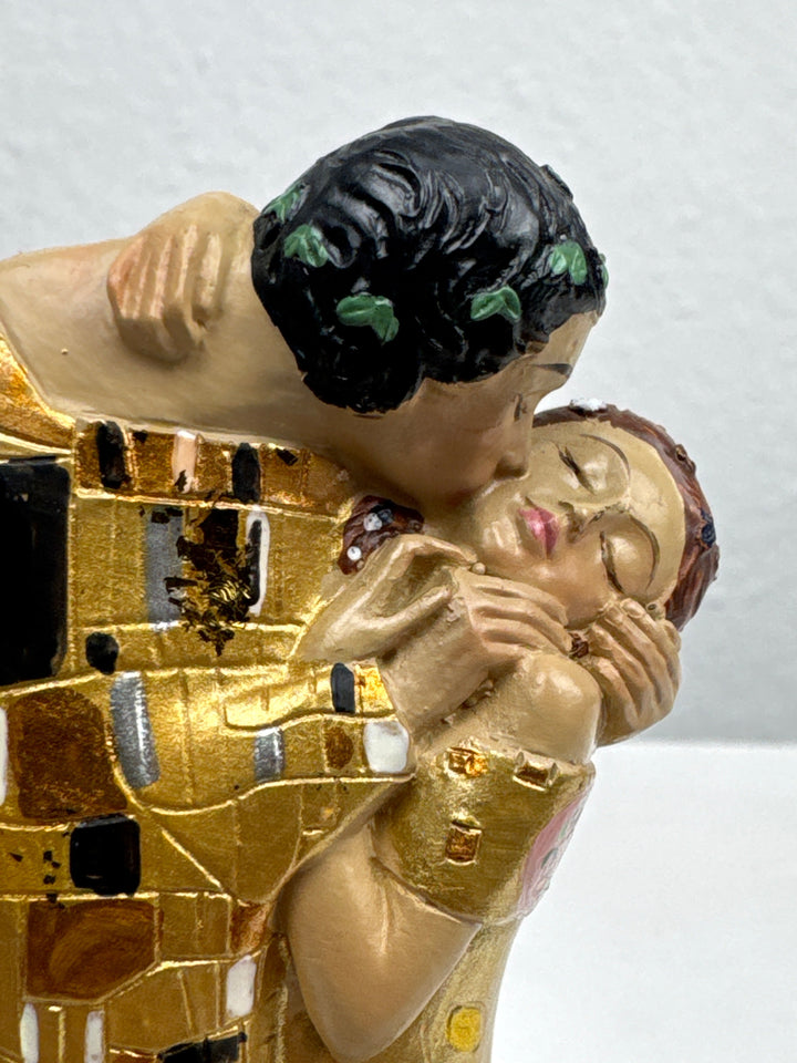 Liebes Skulptur – Der Kuss von Klimt (Klein, Liebespaar Statue)
