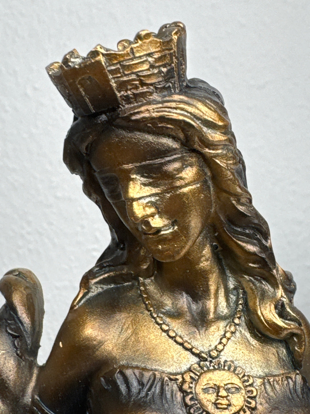Fortuna Skulptur – Göttin des Glücks und Reichtums (Patinierte Bronzefigur)