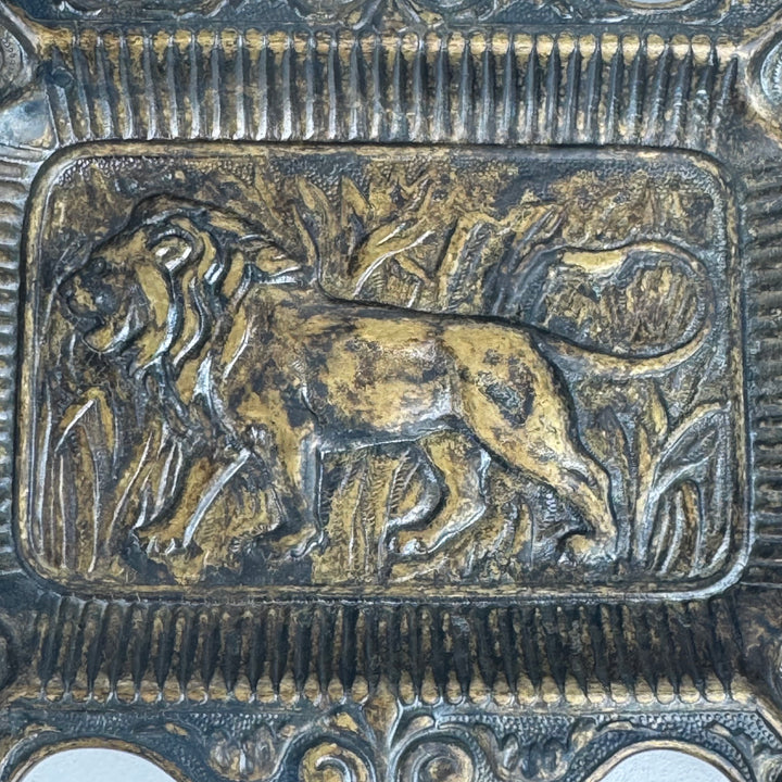 Zigarrenascher mit Loewenmotiv (patinierter Messing)