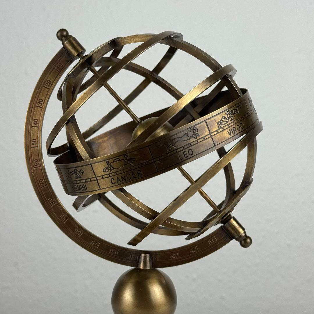 Kleine Armillarsphare aus Messing (Messingskulptur)