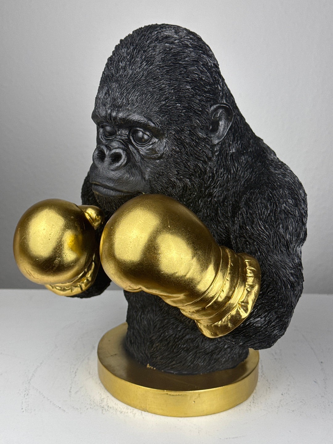 Boxender Gorilla Statue (Schwarz & Gold Pop Art Skulptur)