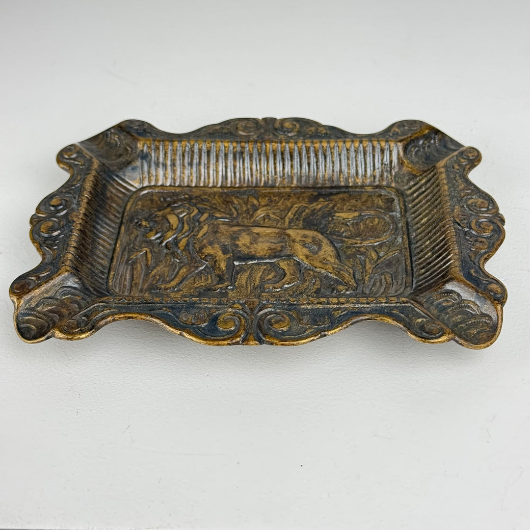 Zigarrenascher mit Loewenmotiv (patinierter Messing)