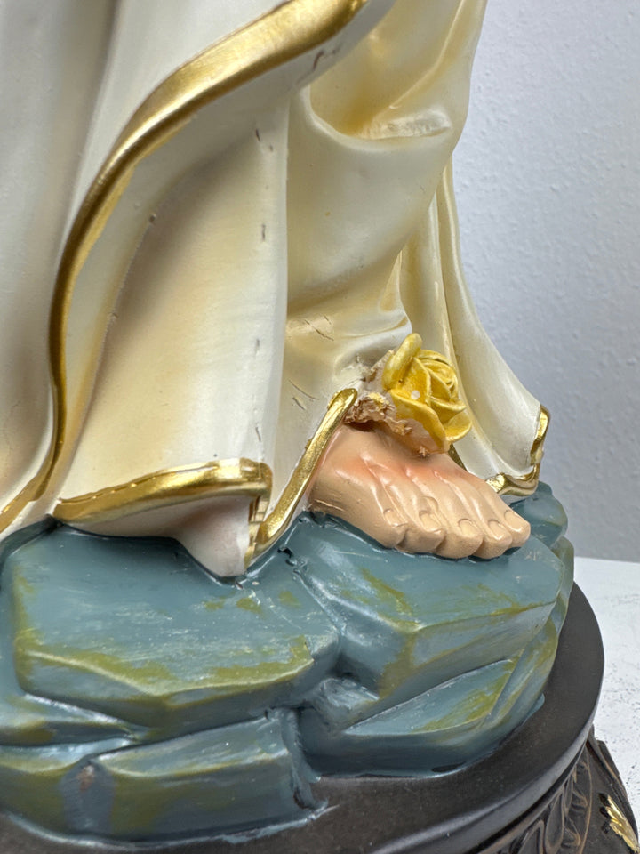 Unsere Liebe Frau von Lourdes Statue
