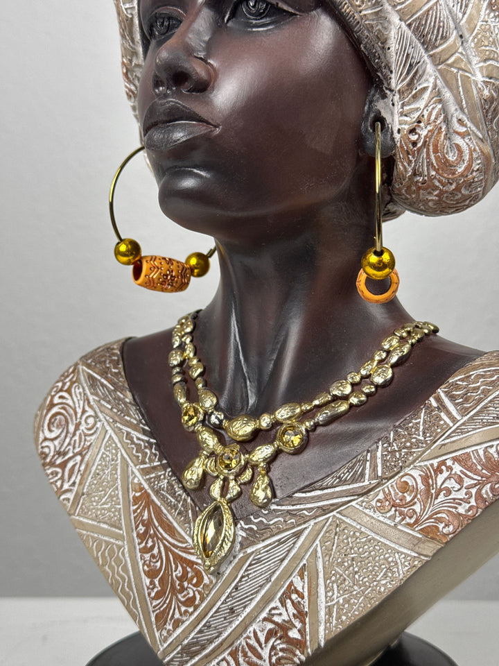 Afrikanische Dame Büste in Weiss und Gold
