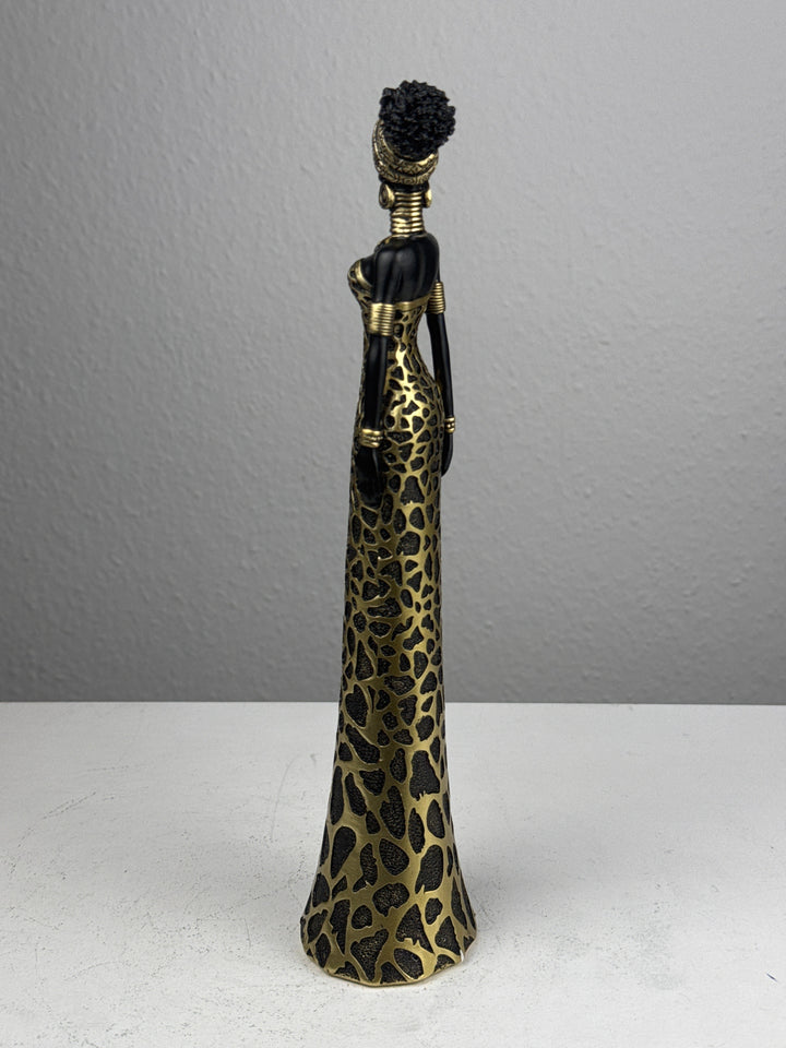 Afrikanische Frau Statue im eleganten Leopardenkleid
