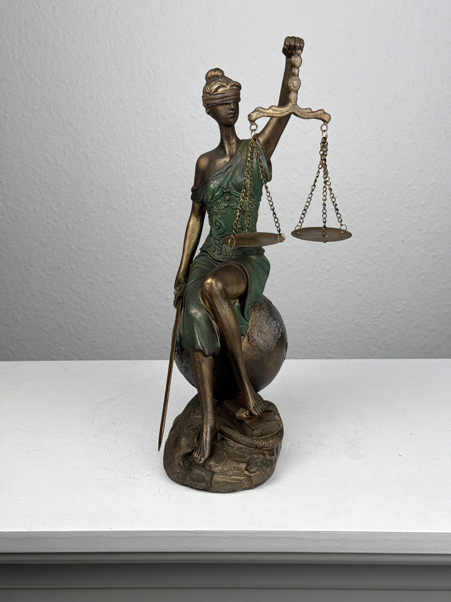Justitia Statue – Symbol für Recht und Gerechtigkeit (Bronzefinish)