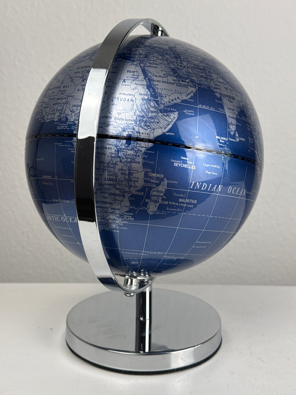 Weltglobus Silber und Blau