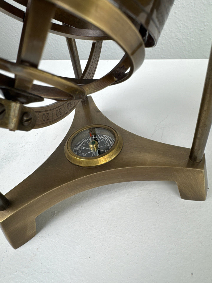 Armillarsphäre mit Kompass (Messing)