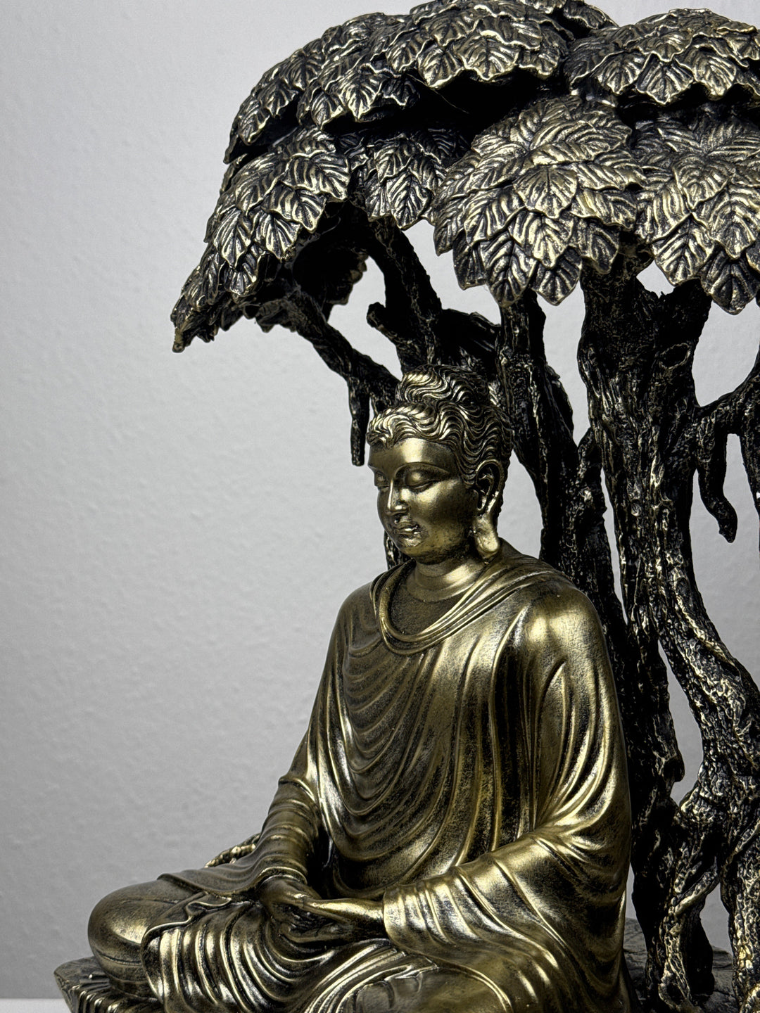 Buddha unter Bodhibaum Statue (Bronzefinish Skulptur)