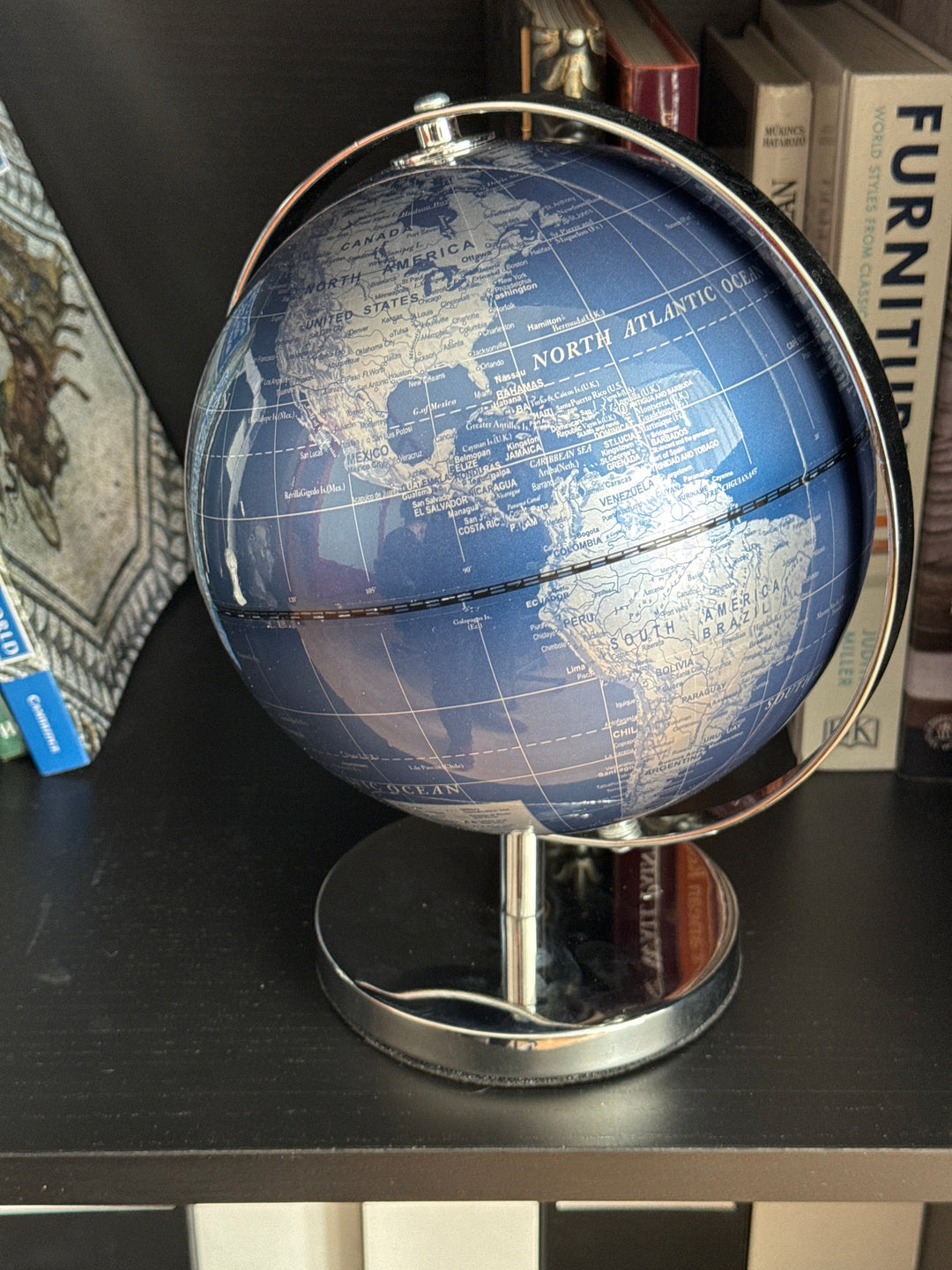 Weltglobus Silber und Blau