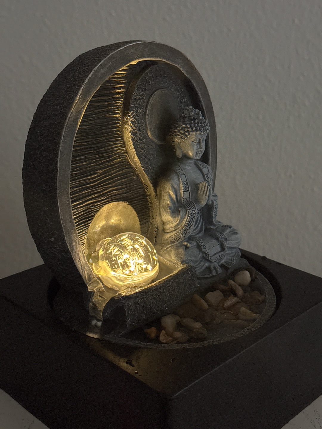 Buddha Brunnen für Innen – Zen Ruhe mit Licht und Wasserfluss