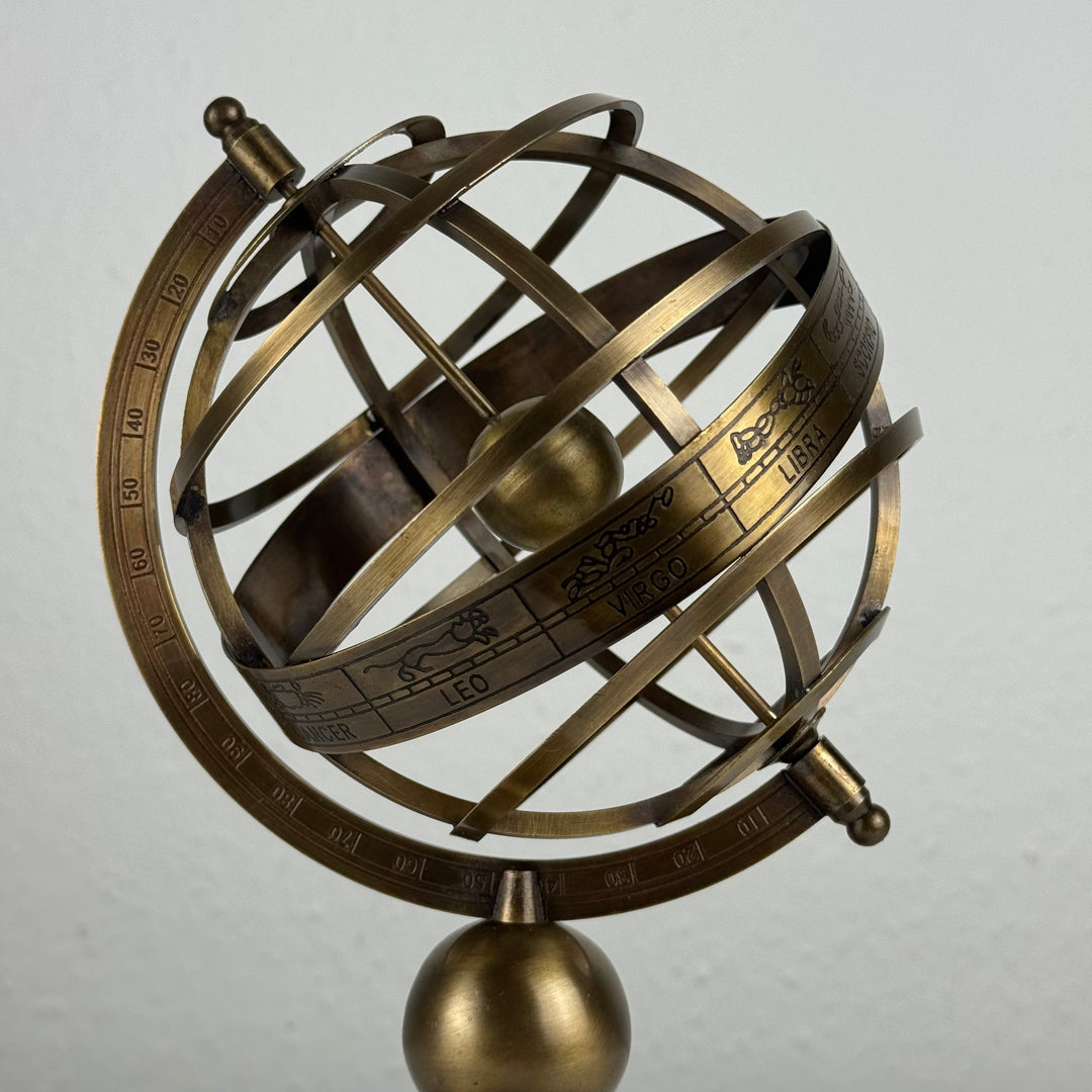 Kleine Armillarsphare aus Messing (Messingskulptur)