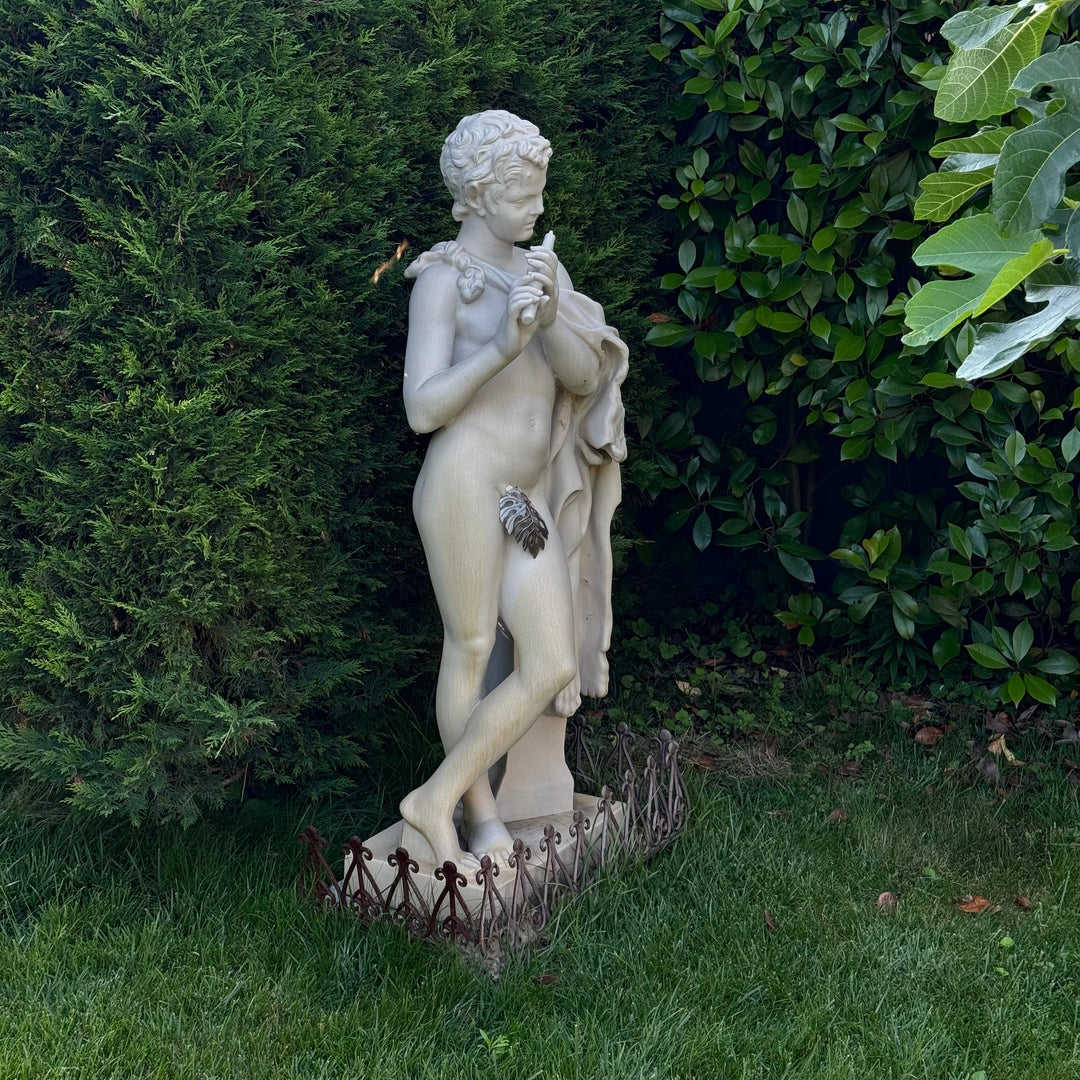 Satyr mit Floete Statue