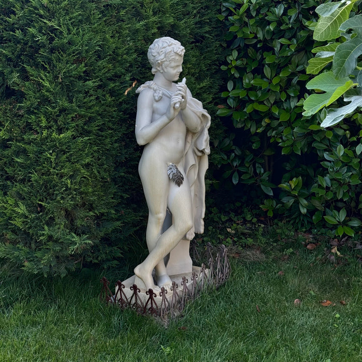Satyr mit Floete Statue