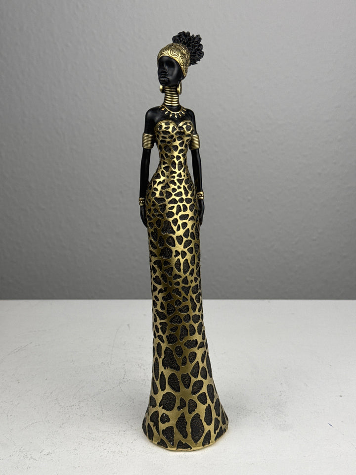 Afrikanische Frau Statue im eleganten Leopardenkleid