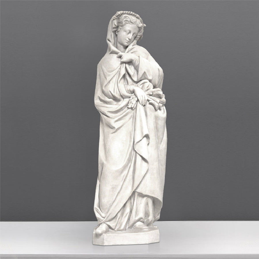 Wintergoettin Statue (Vier Jahreszeiten)