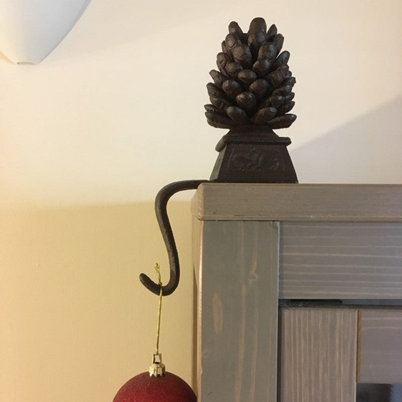 Gusseisen Strumpfhalter Weihnachten mit Tannenzapfen