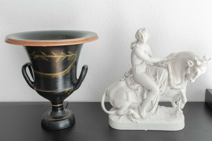 Antiker griechischer schwarzer Krater