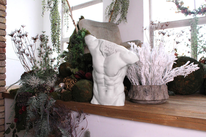 Männlicher Torso Statue