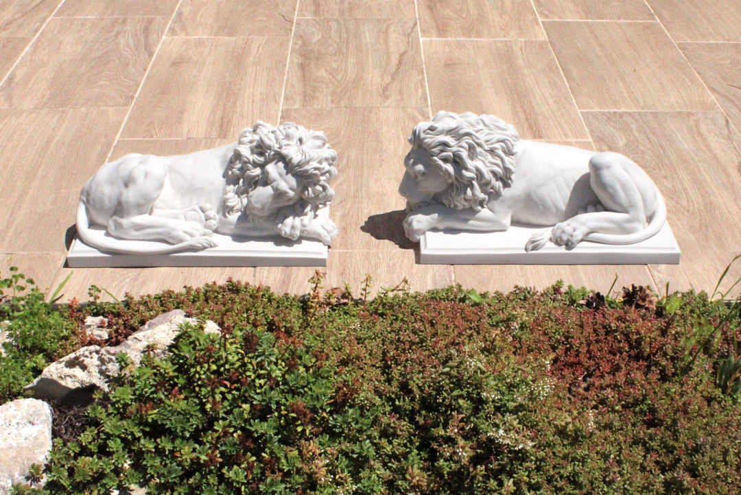 Große Löwen Statuen im Paar