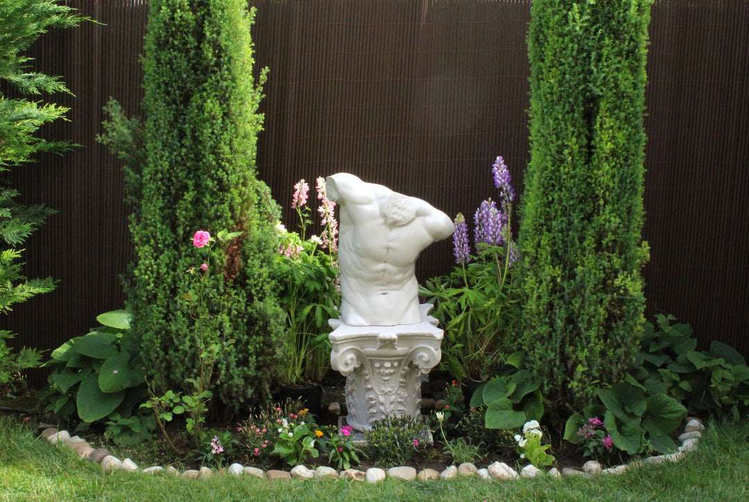Männlicher Torso Statue