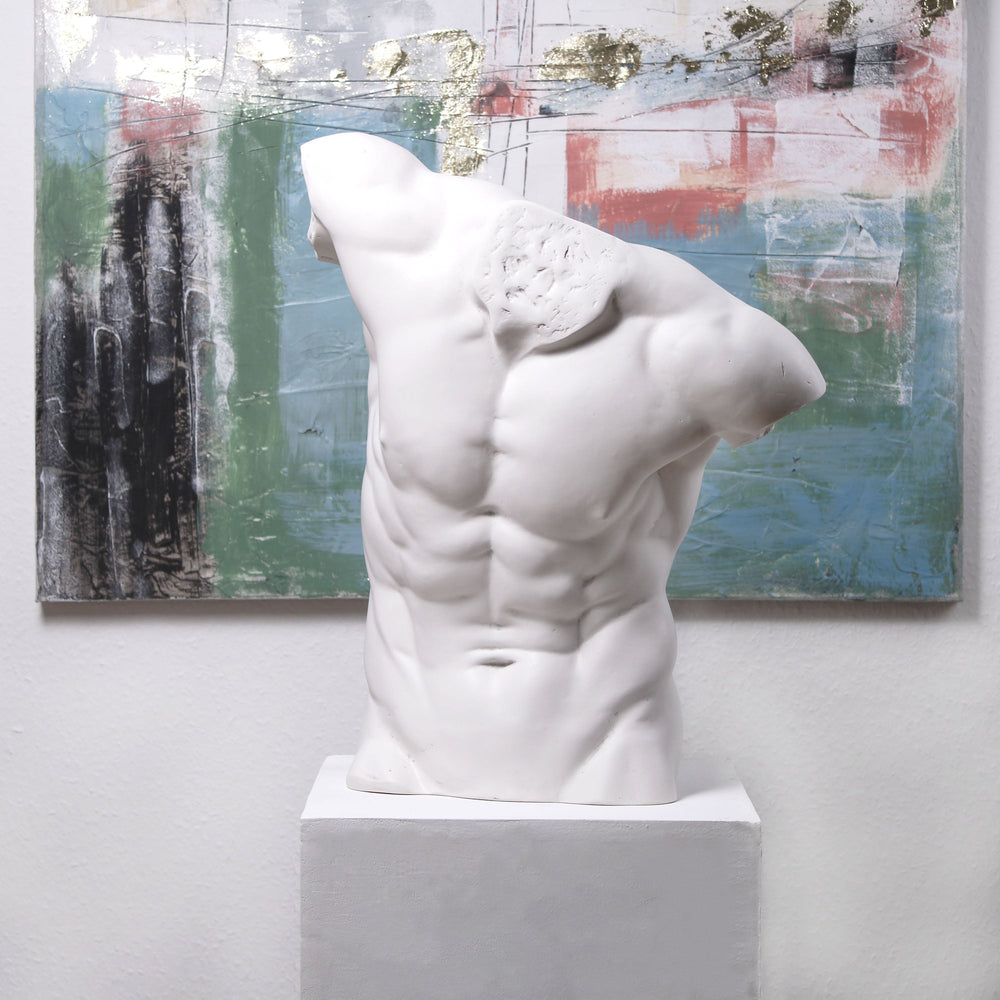 Männlicher Torso Statue