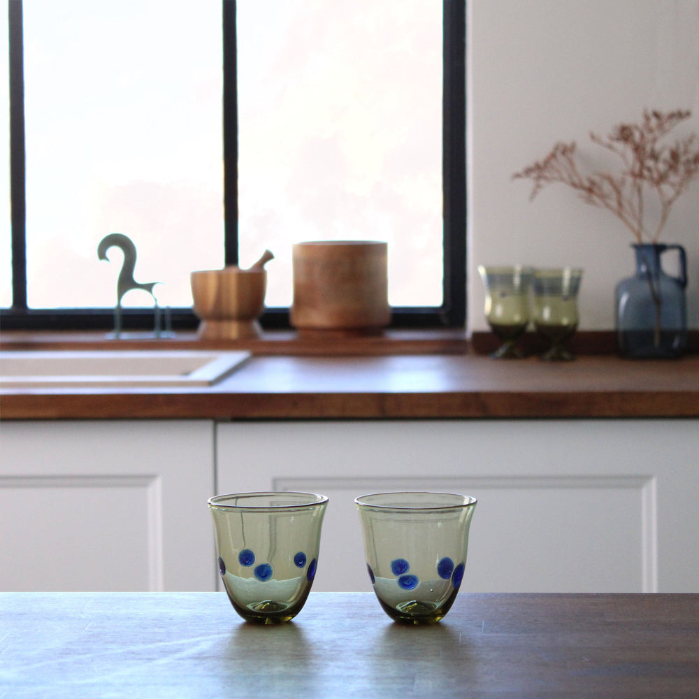 Römischer Glasbecher mit blauen Punkten im Set von 2