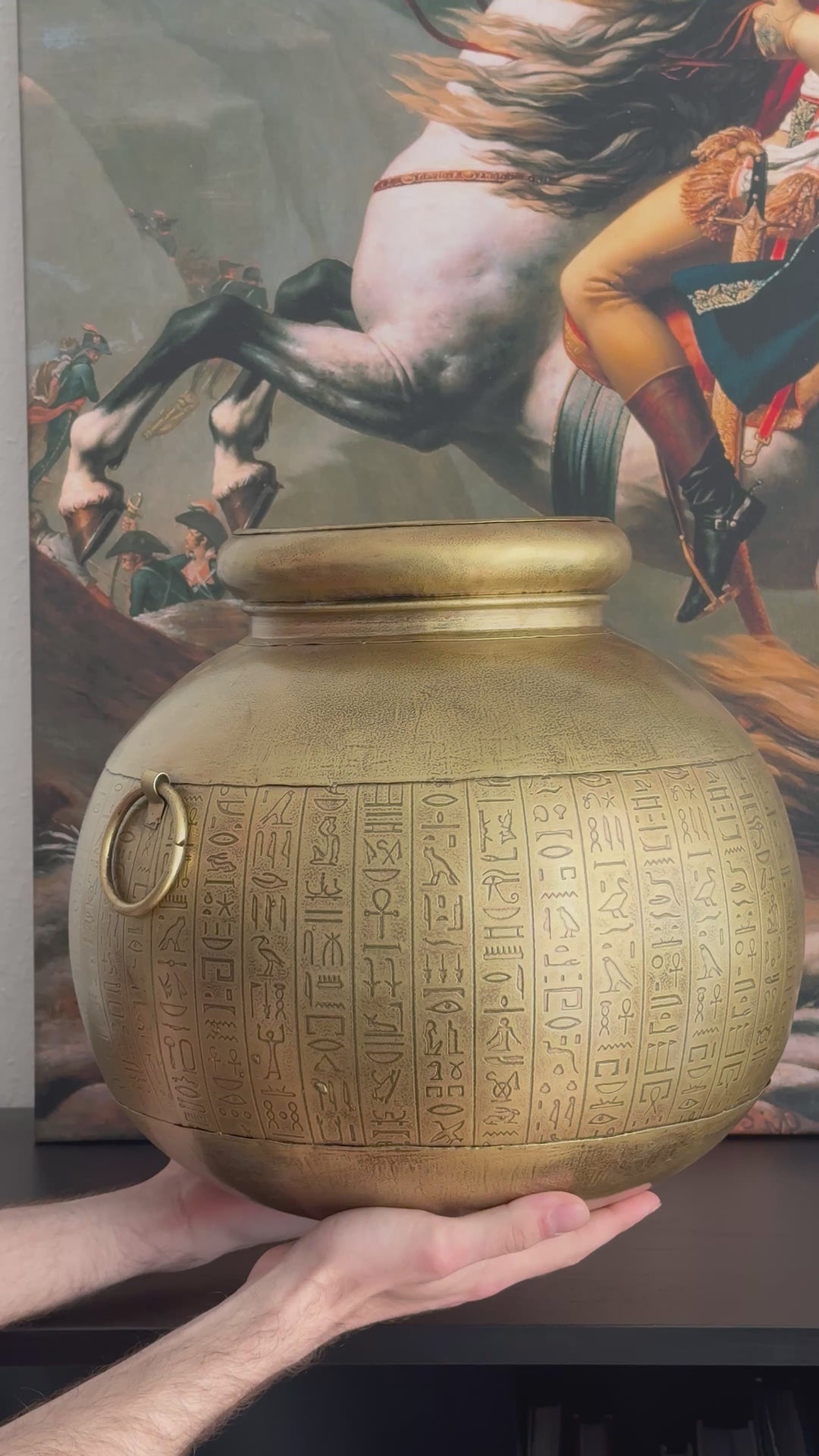 Aegyptische Vase mit Hieroglyphen (Metall)