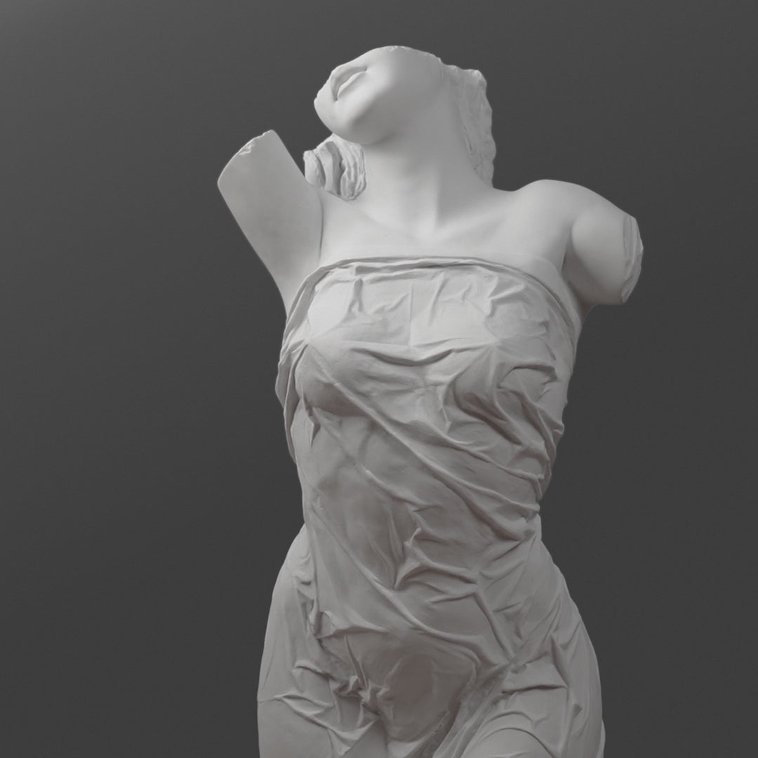 Weiblicher Torso mit Draperie (Moderne klassische Form)