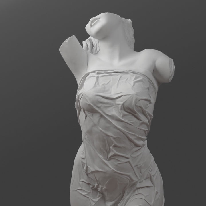 Weiblicher Torso mit Draperie (Moderne klassische Form)