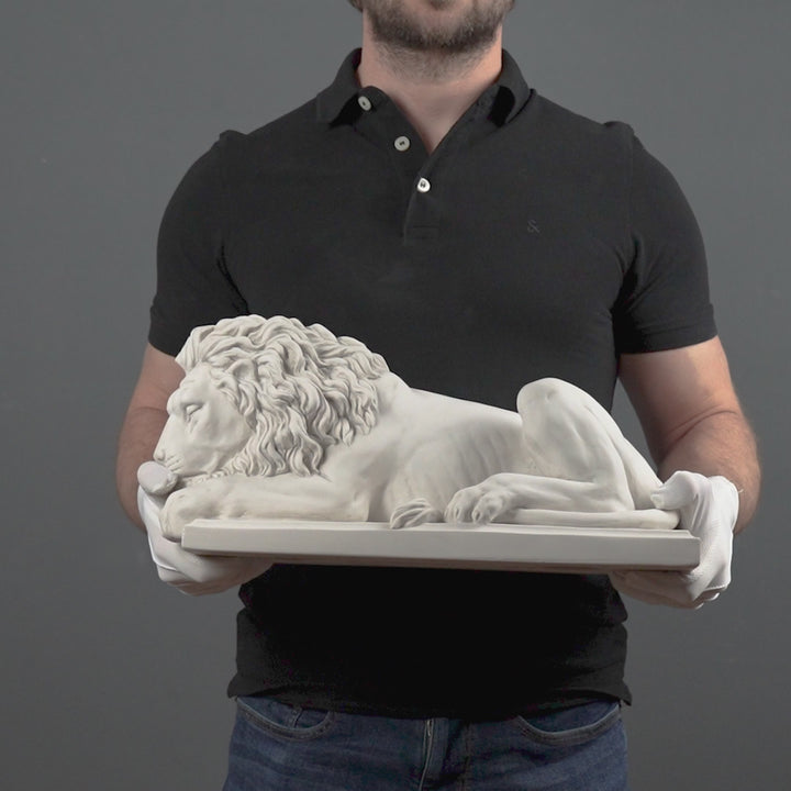 Große Löwen Statuen im Paar