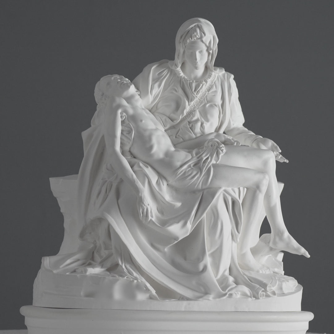Michelangelos Pietà Skulptur – Weiße Statue (Vatikanisches Museum)