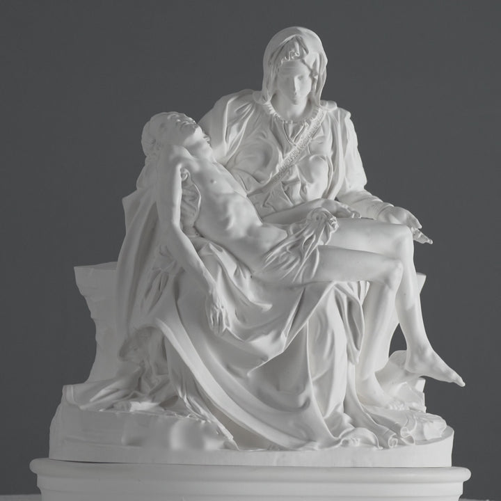 Michelangelos Pietà Skulptur – Weiße Statue (Vatikanisches Museum)