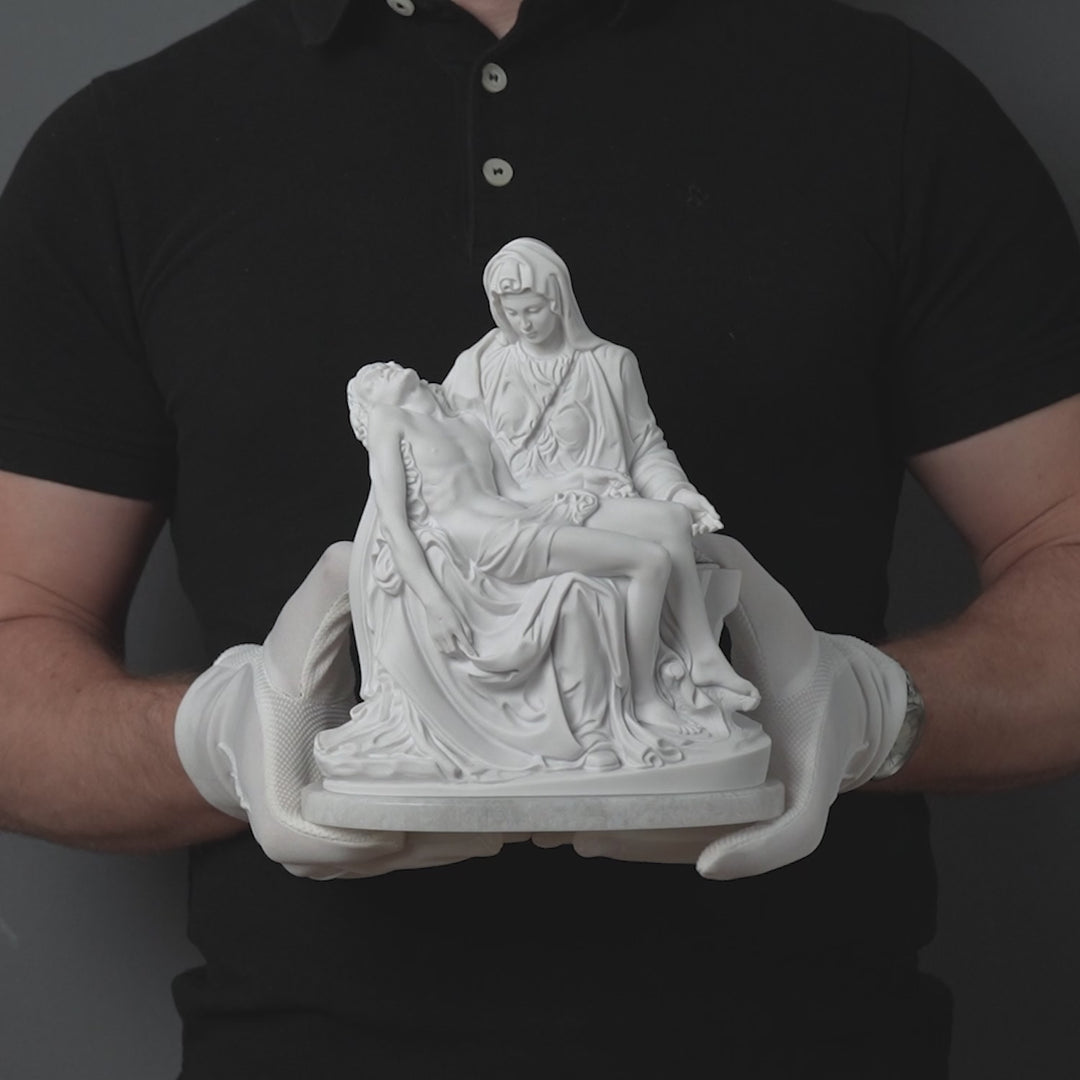 Pieta Skulptur (Klein)