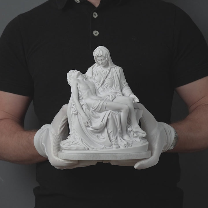 Pieta Skulptur (Klein)