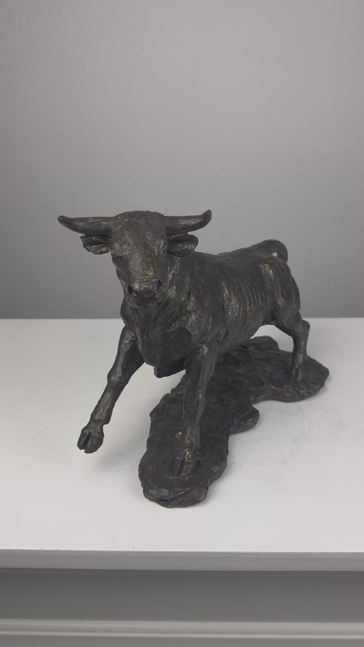 Stier Statue – Symbol für Stärke (Messing Schwarzfinish)