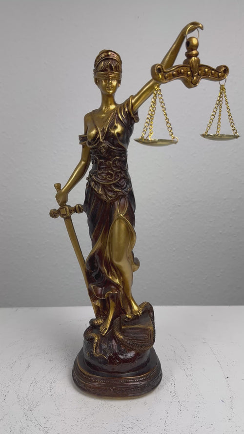 Justitia Skulptur – Symbol für Recht und Gerechtigkeit (Patinierte Bronzefigur)
